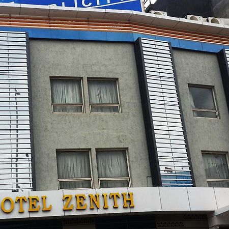 Hotel Zenith Surat Dış mekan fotoğraf