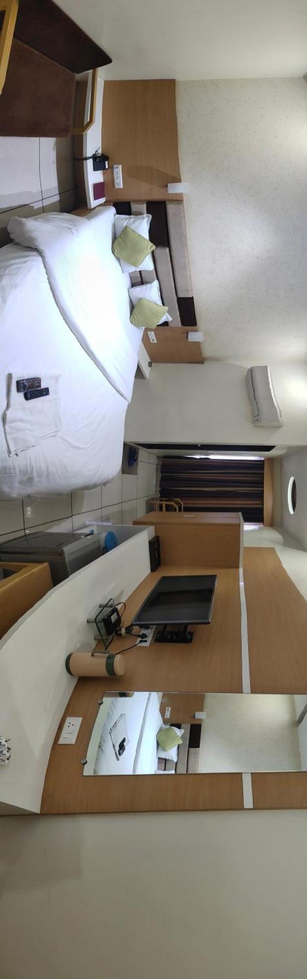 Hotel Zenith Surat Dış mekan fotoğraf