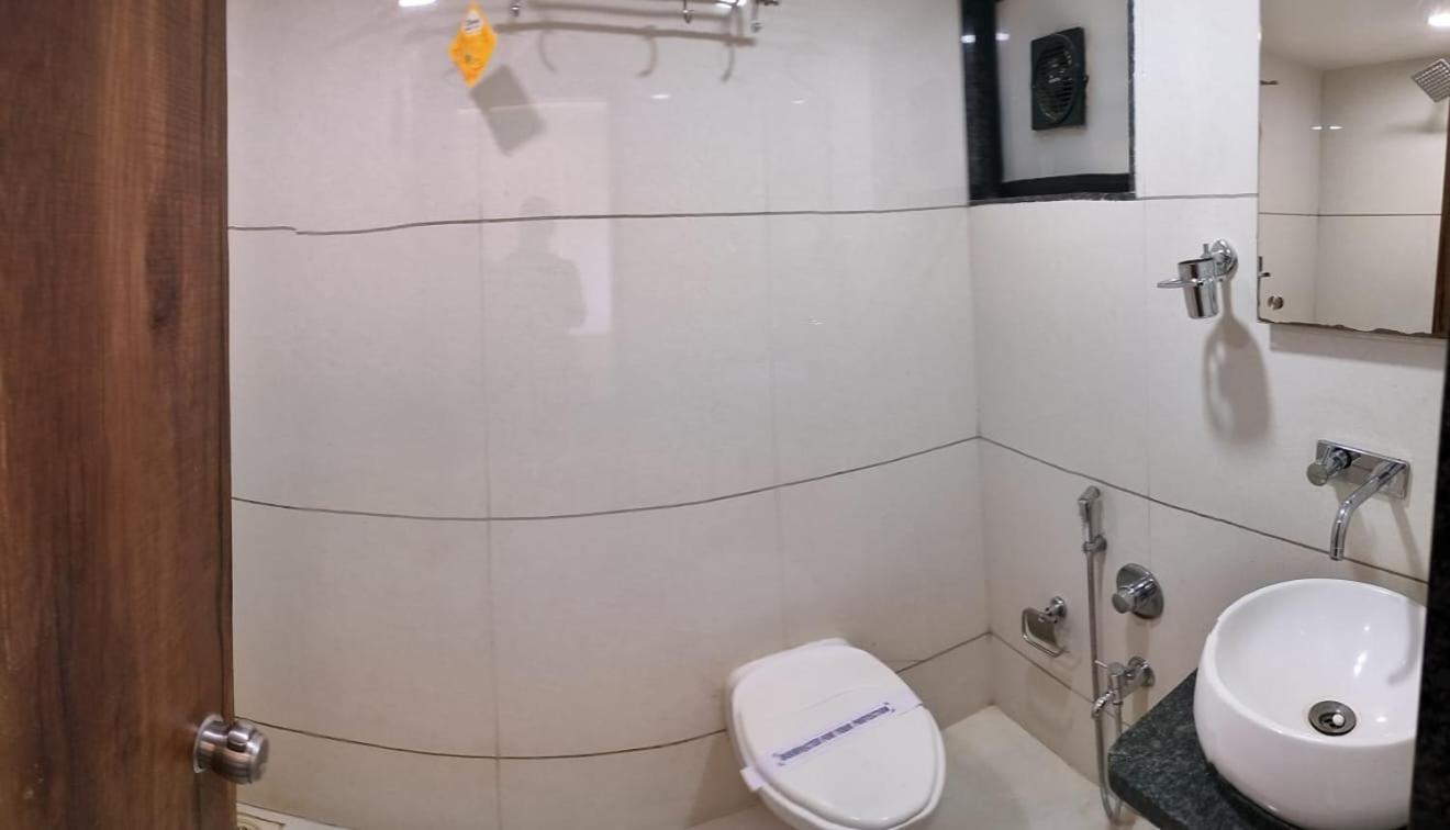 Hotel Zenith Surat Dış mekan fotoğraf