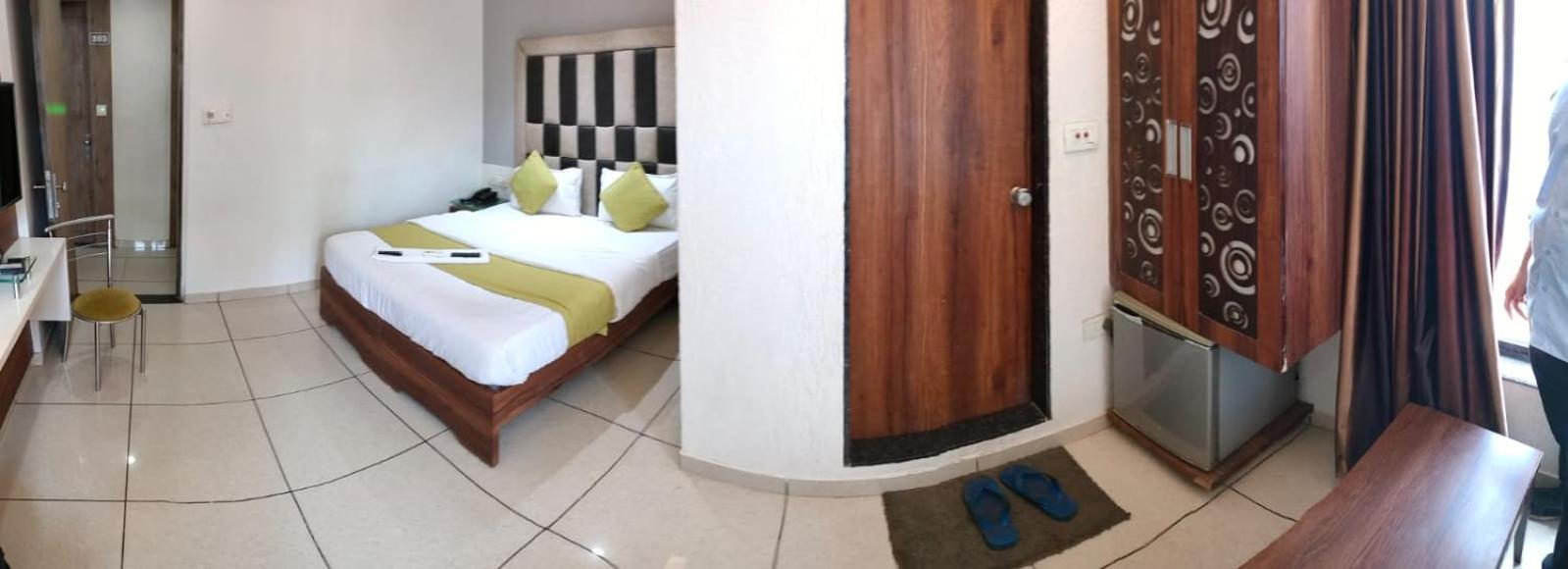 Hotel Zenith Surat Dış mekan fotoğraf
