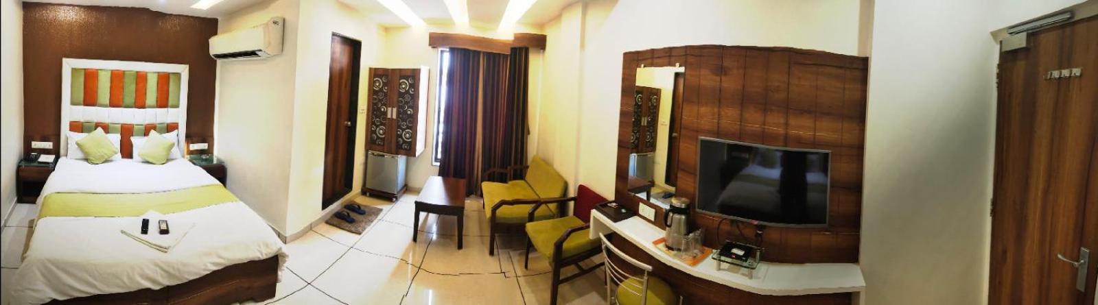 Hotel Zenith Surat Dış mekan fotoğraf