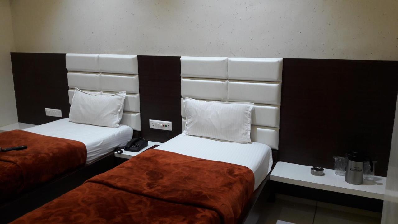 Hotel Zenith Surat Dış mekan fotoğraf